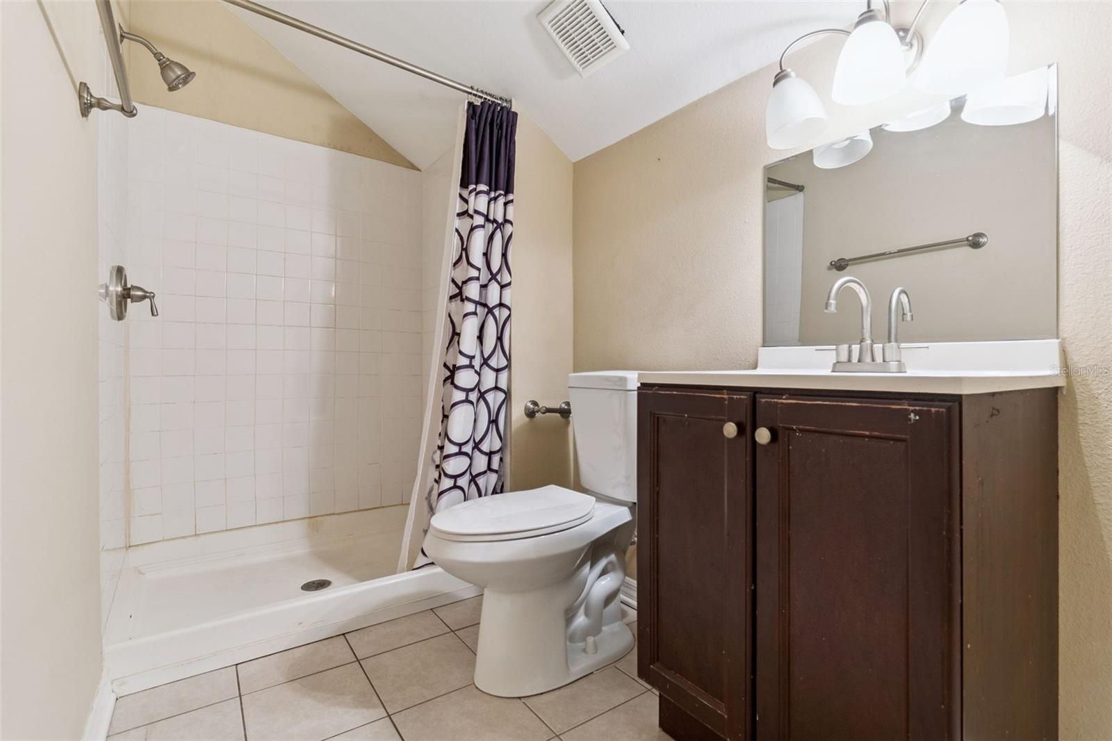 Image 40 of 92 For 1303 Lavanham Court