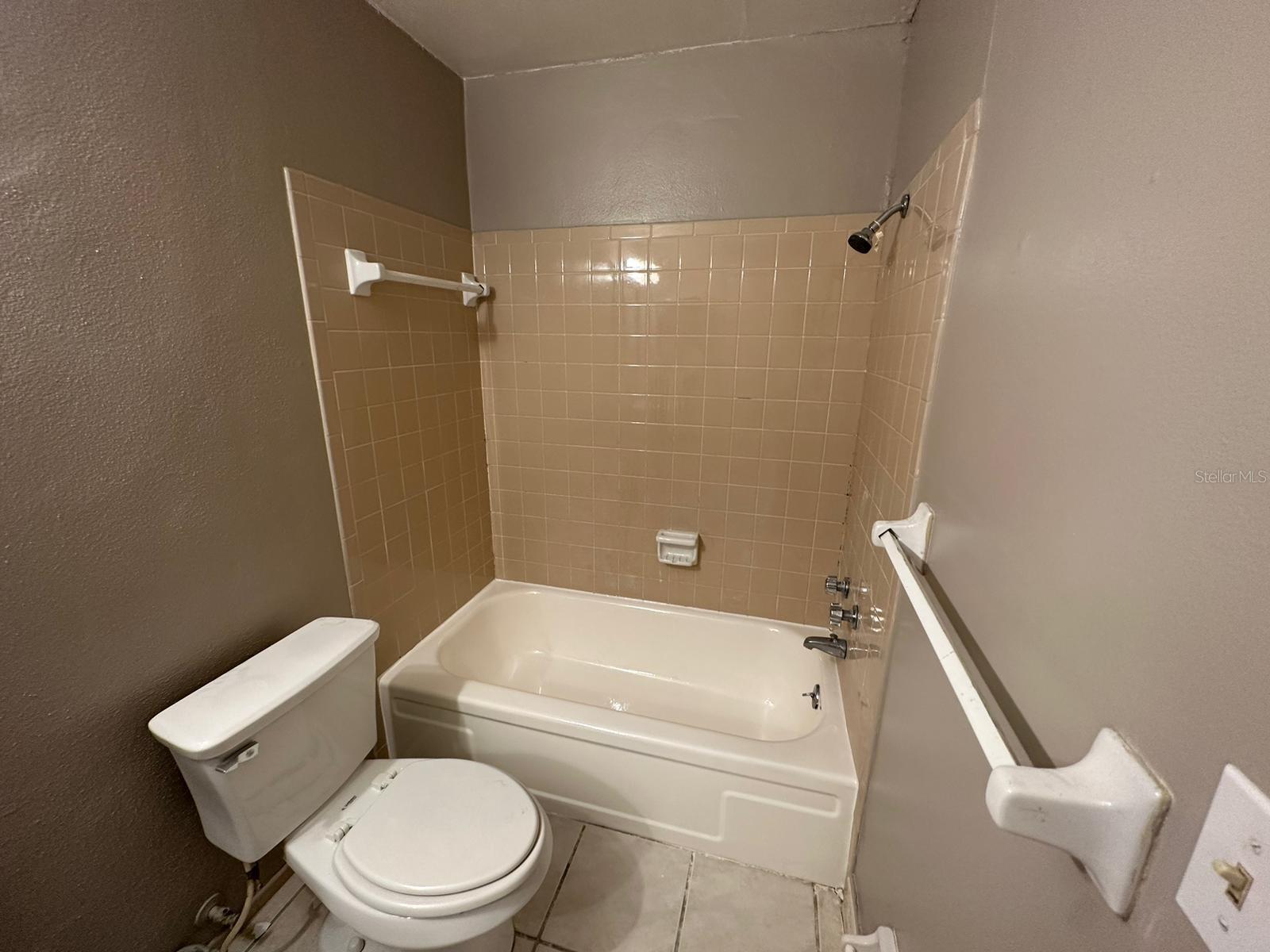 Image 25 of 43 For 1830 Maravilla Avenue 206