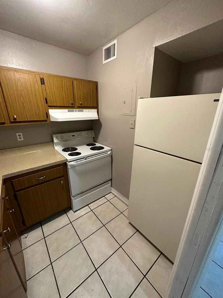 Image 32 of 43 For 1830 Maravilla Avenue 206