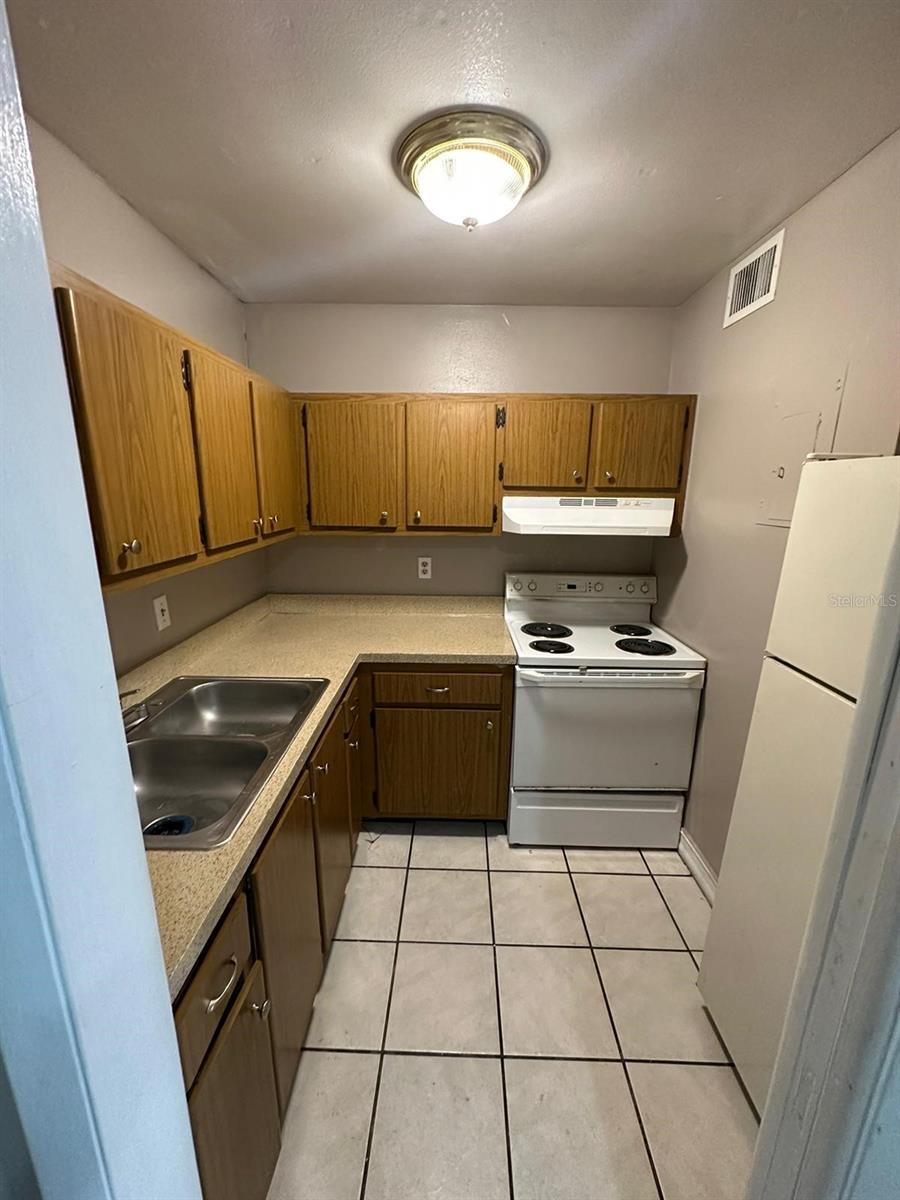 Image 33 of 43 For 1830 Maravilla Avenue 206