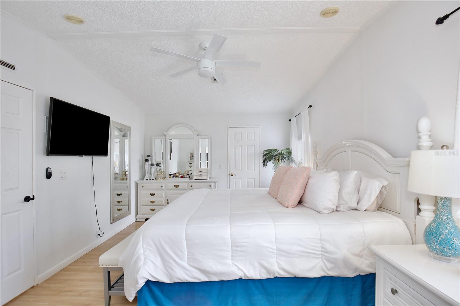 Image 18 of 48 For 114 Douglas Park Avenue