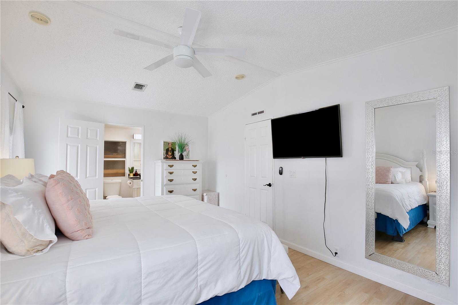 Image 19 of 48 For 114 Douglas Park Avenue