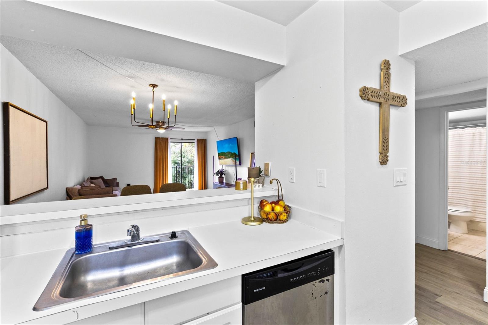 Listing photo id 8 for 278 Scottsdale Square 278