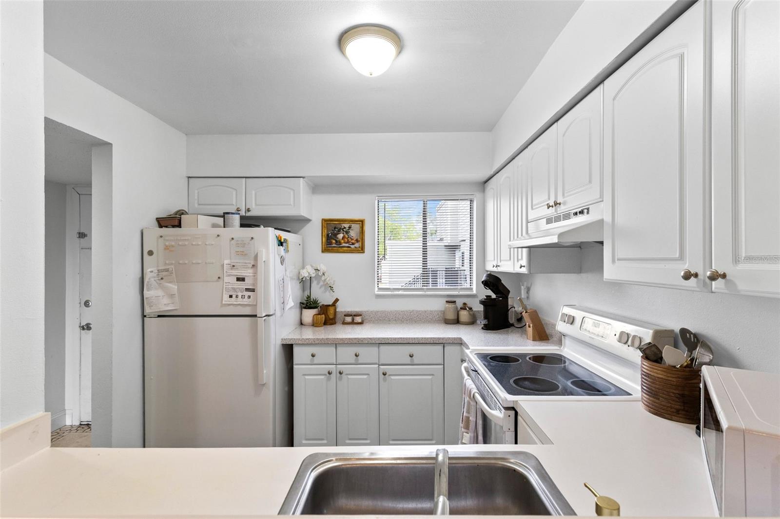 Listing photo id 9 for 278 Scottsdale Square 278