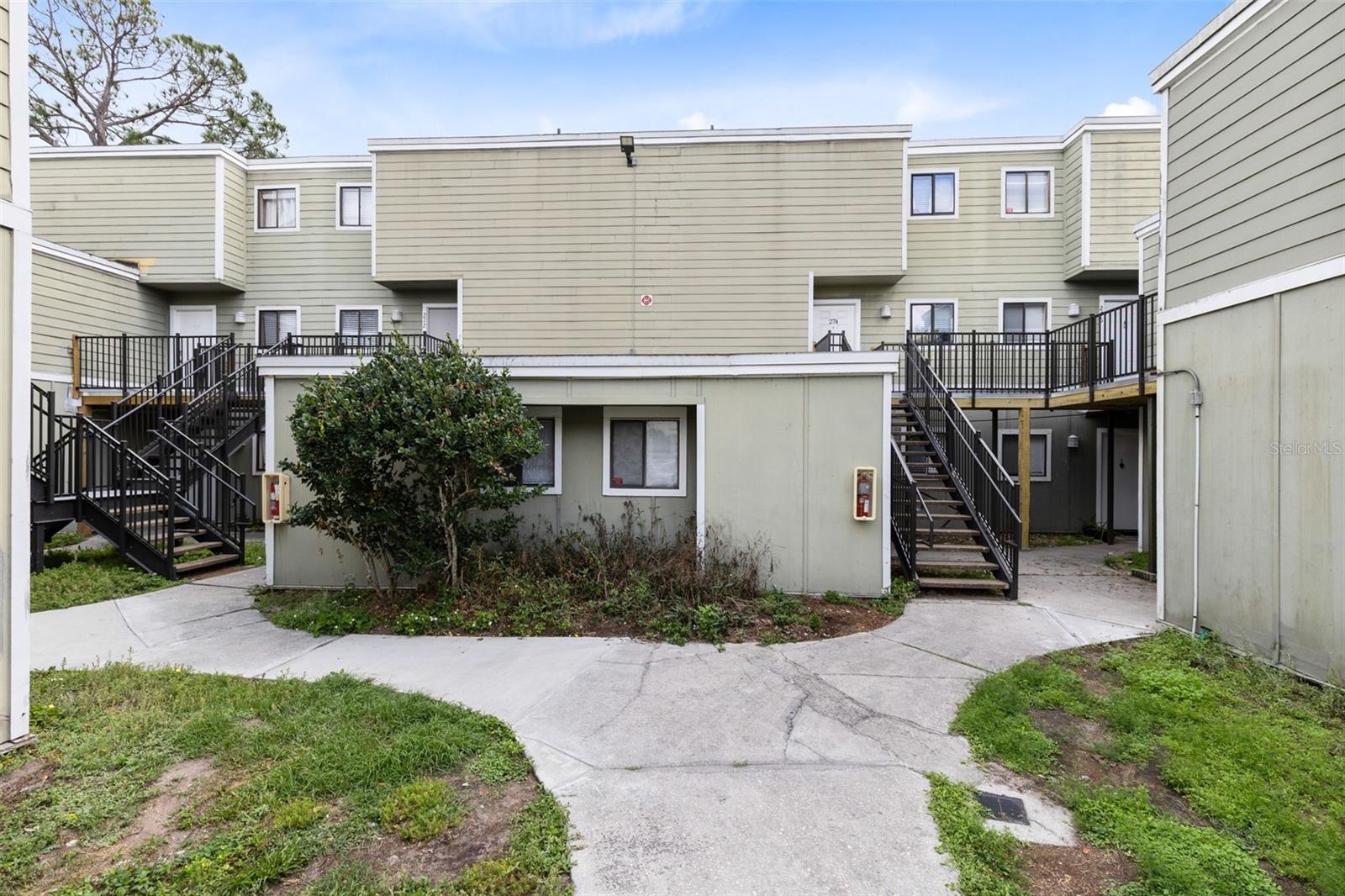 Listing photo id 0 for 278 Scottsdale Square 278