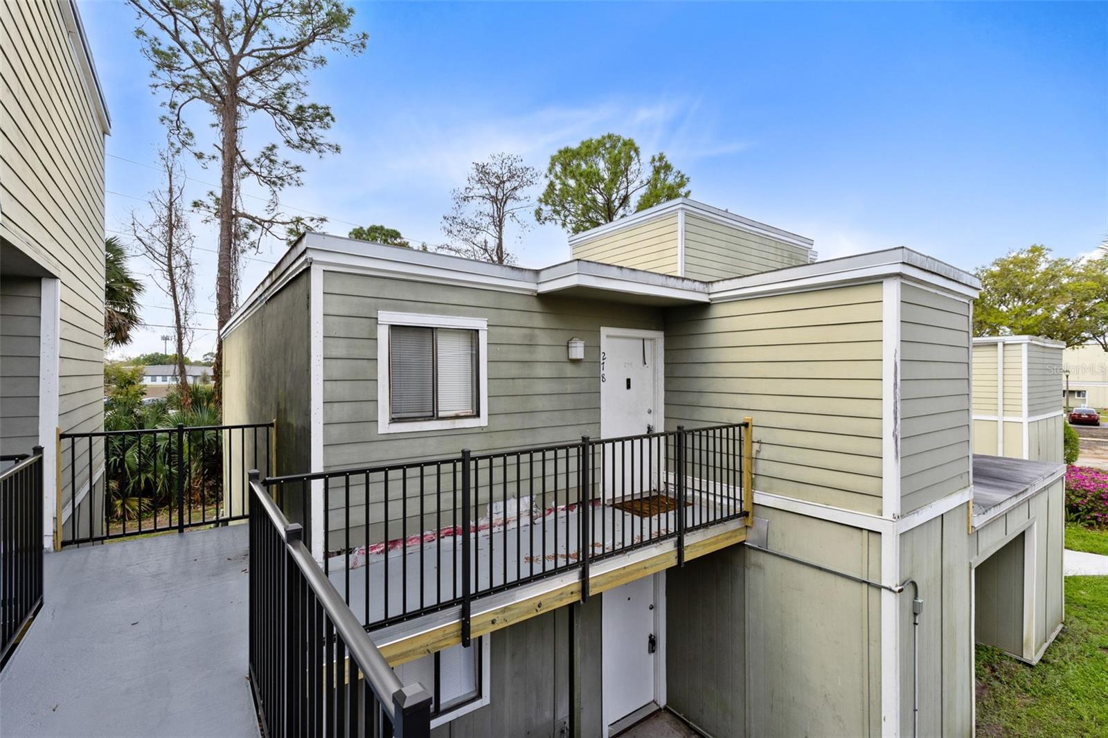 Listing photo id 2 for 278 Scottsdale Square 278
