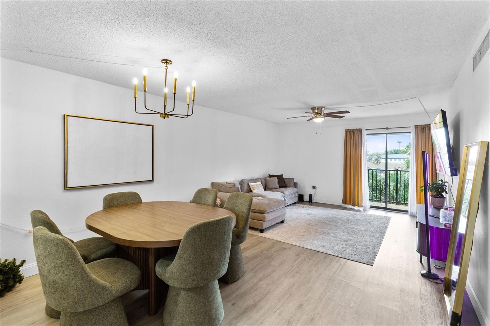 Listing photo id 3 for 278 Scottsdale Square 278