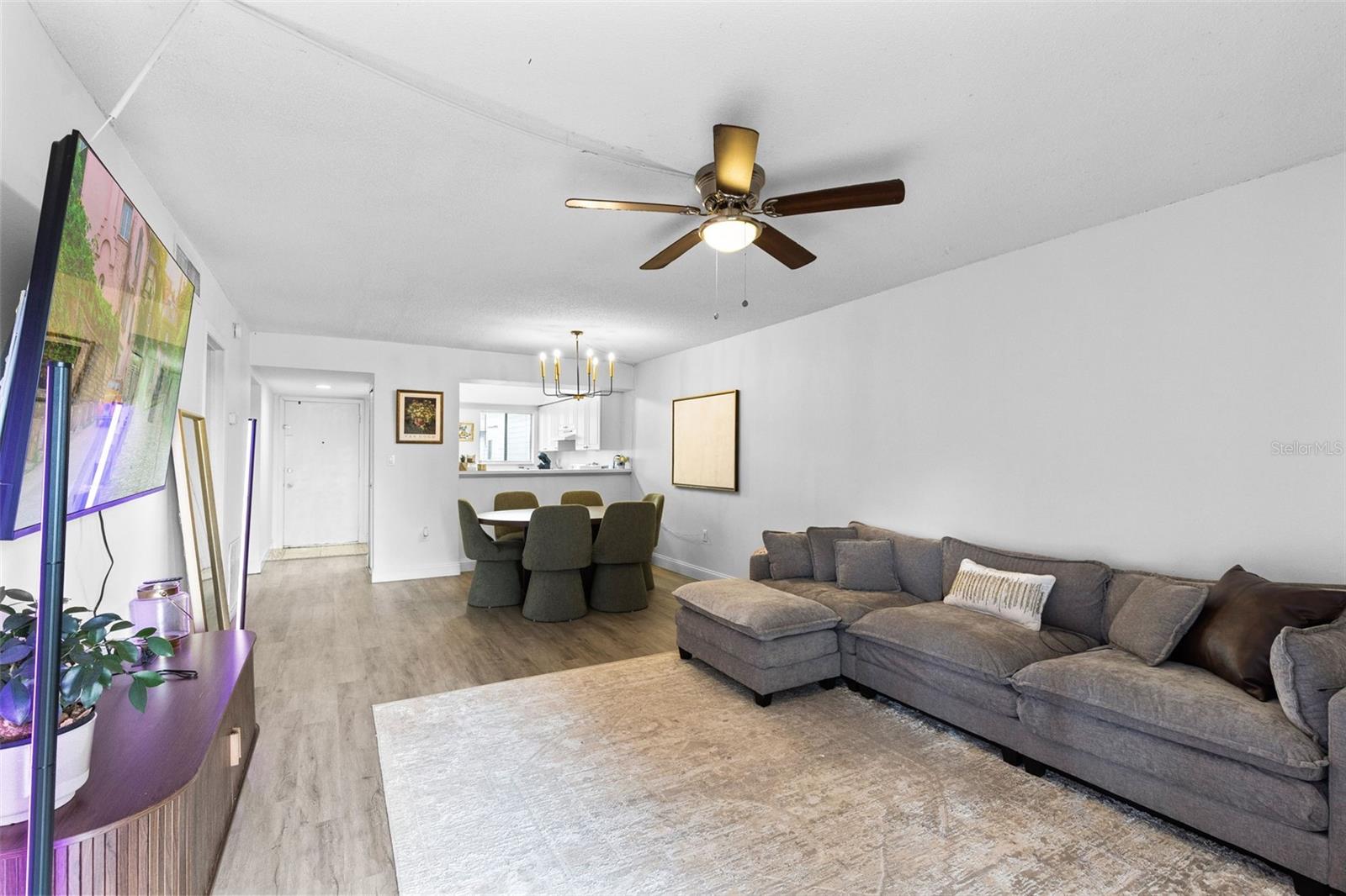 Listing photo id 5 for 278 Scottsdale Square 278