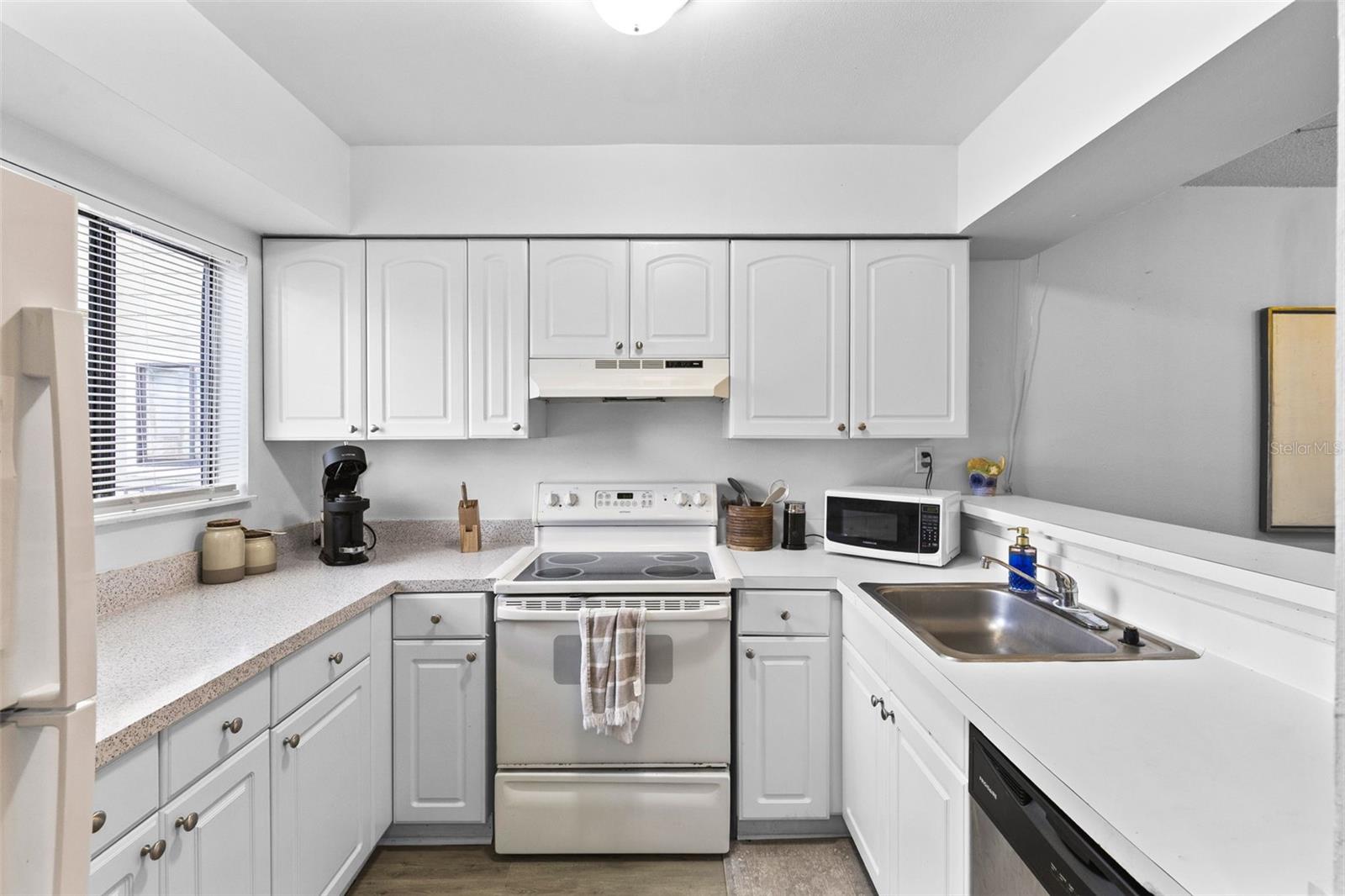 Listing photo id 7 for 278 Scottsdale Square 278