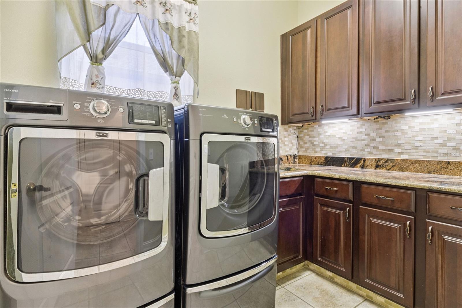 Image 27 of 47 For 6473 Everingham Lane