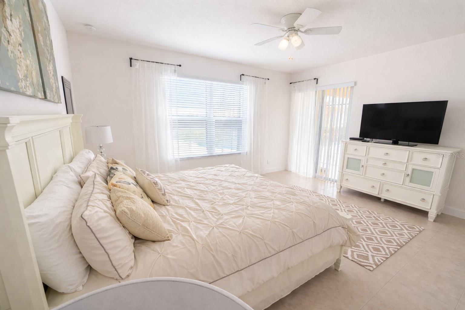 Image 16 of 47 For 4084 Oaktree Drive