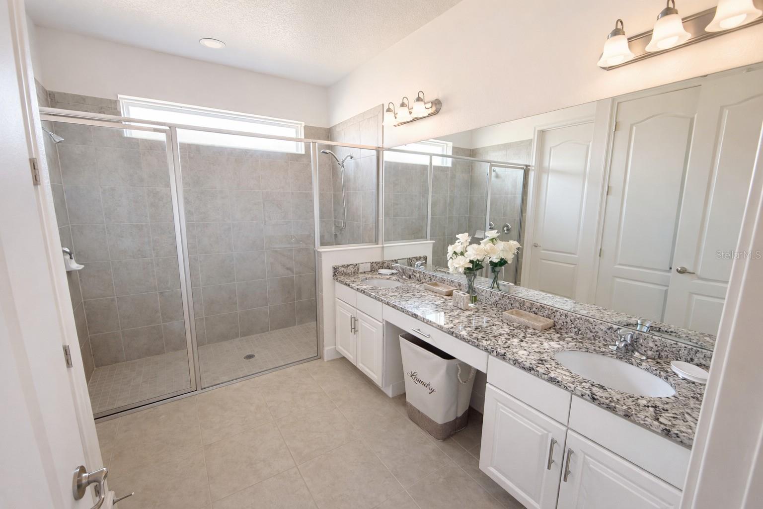 Image 17 of 47 For 4084 Oaktree Drive