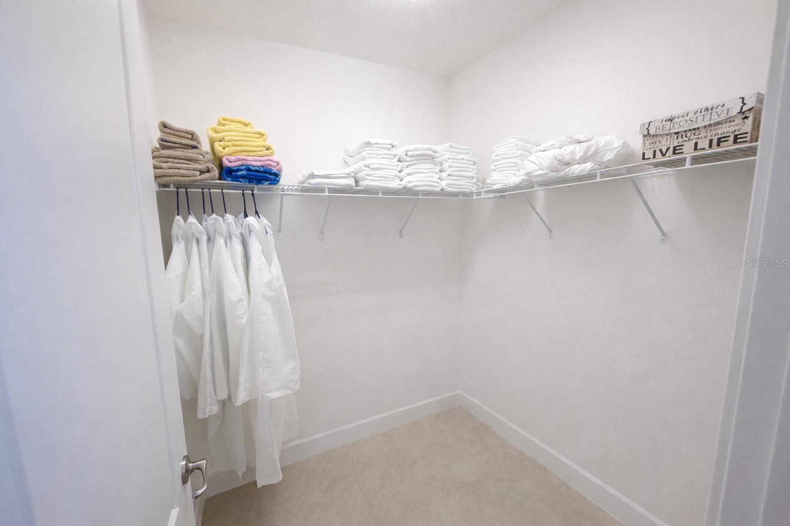 Image 18 of 47 For 4084 Oaktree Drive