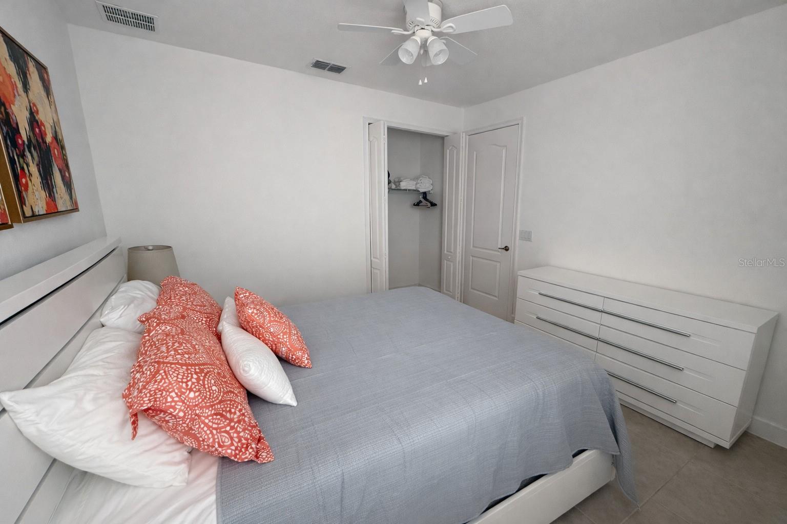 Image 27 of 47 For 4084 Oaktree Drive