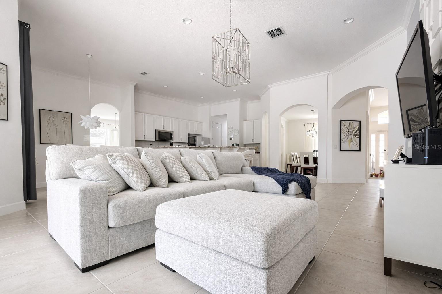 Image 3 of 47 For 4084 Oaktree Drive