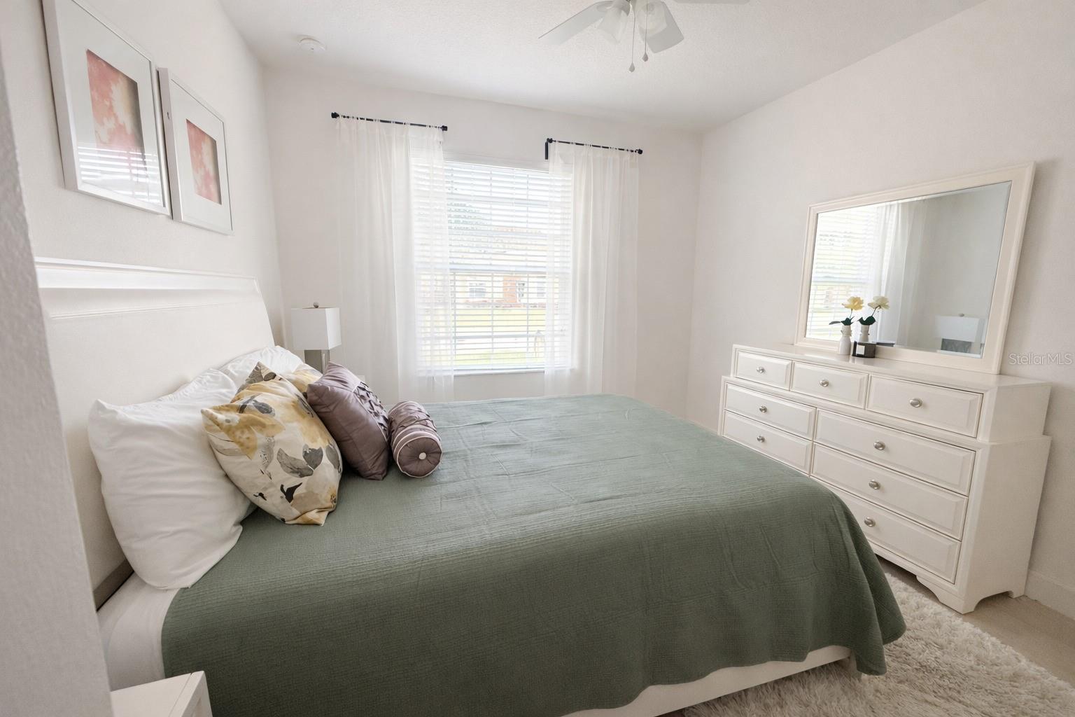 Image 32 of 47 For 4084 Oaktree Drive