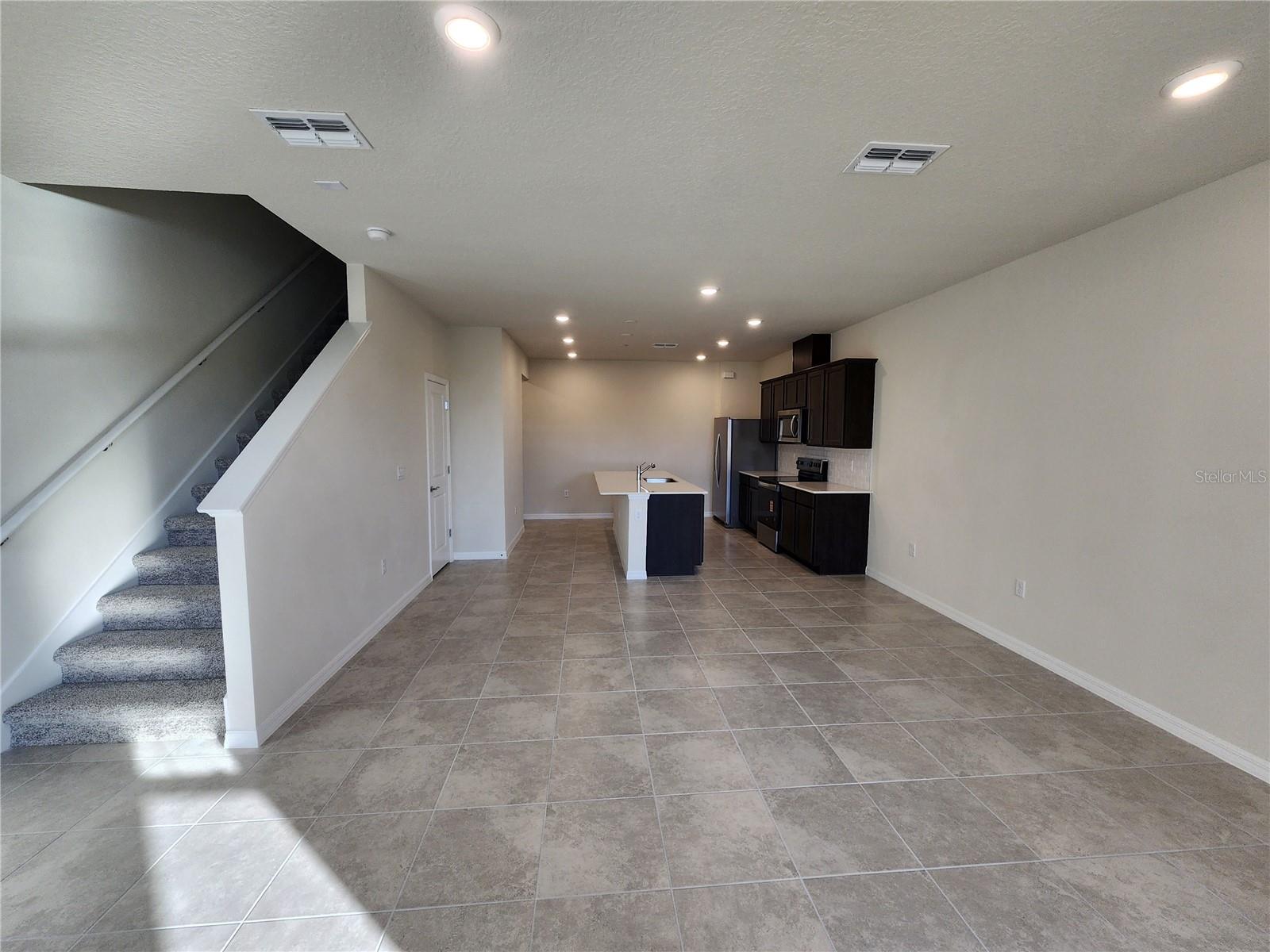 Image 2 of 24 For 16258 Merry Alley