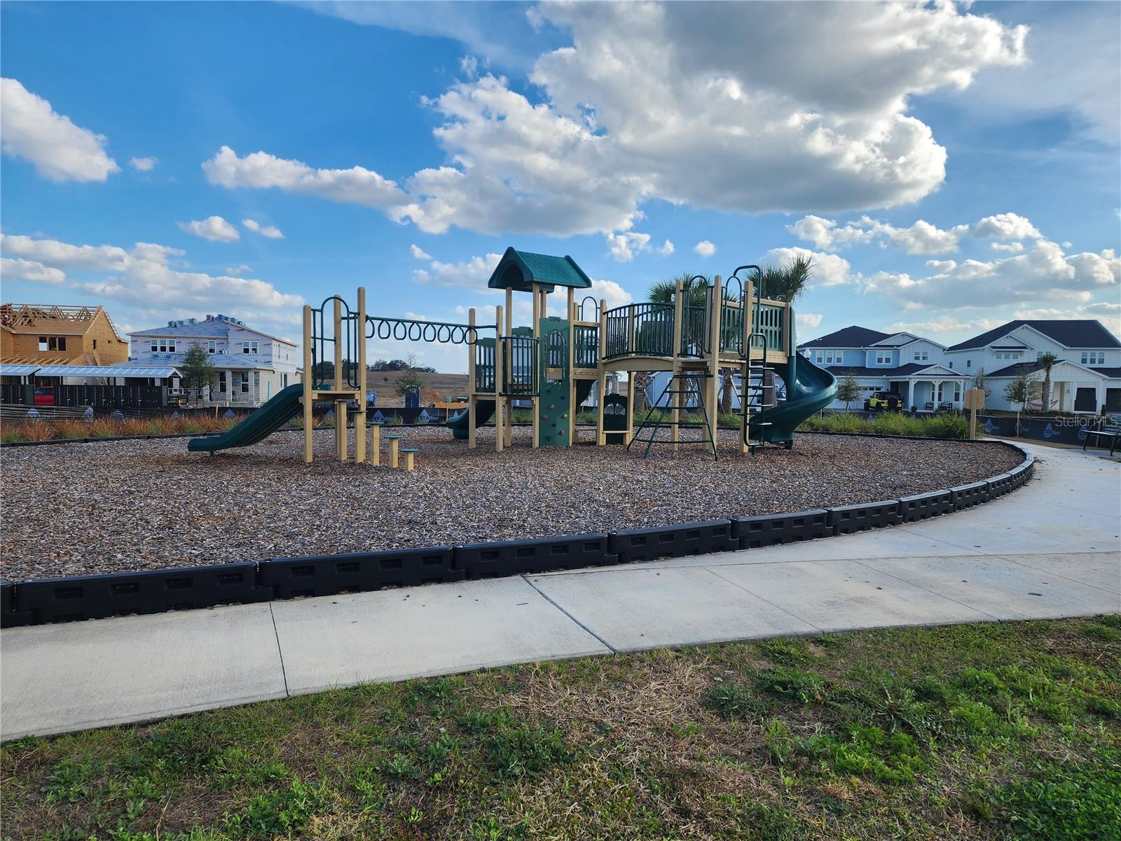 Image 21 of 24 For 16258 Merry Alley