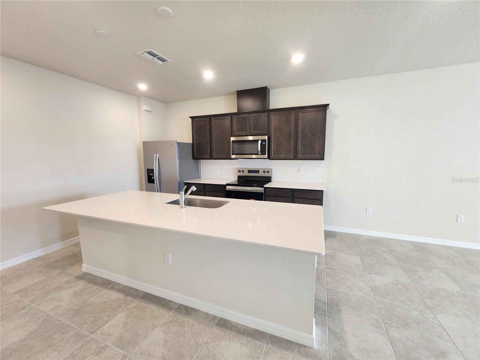 Image 4 of 24 For 16258 Merry Alley