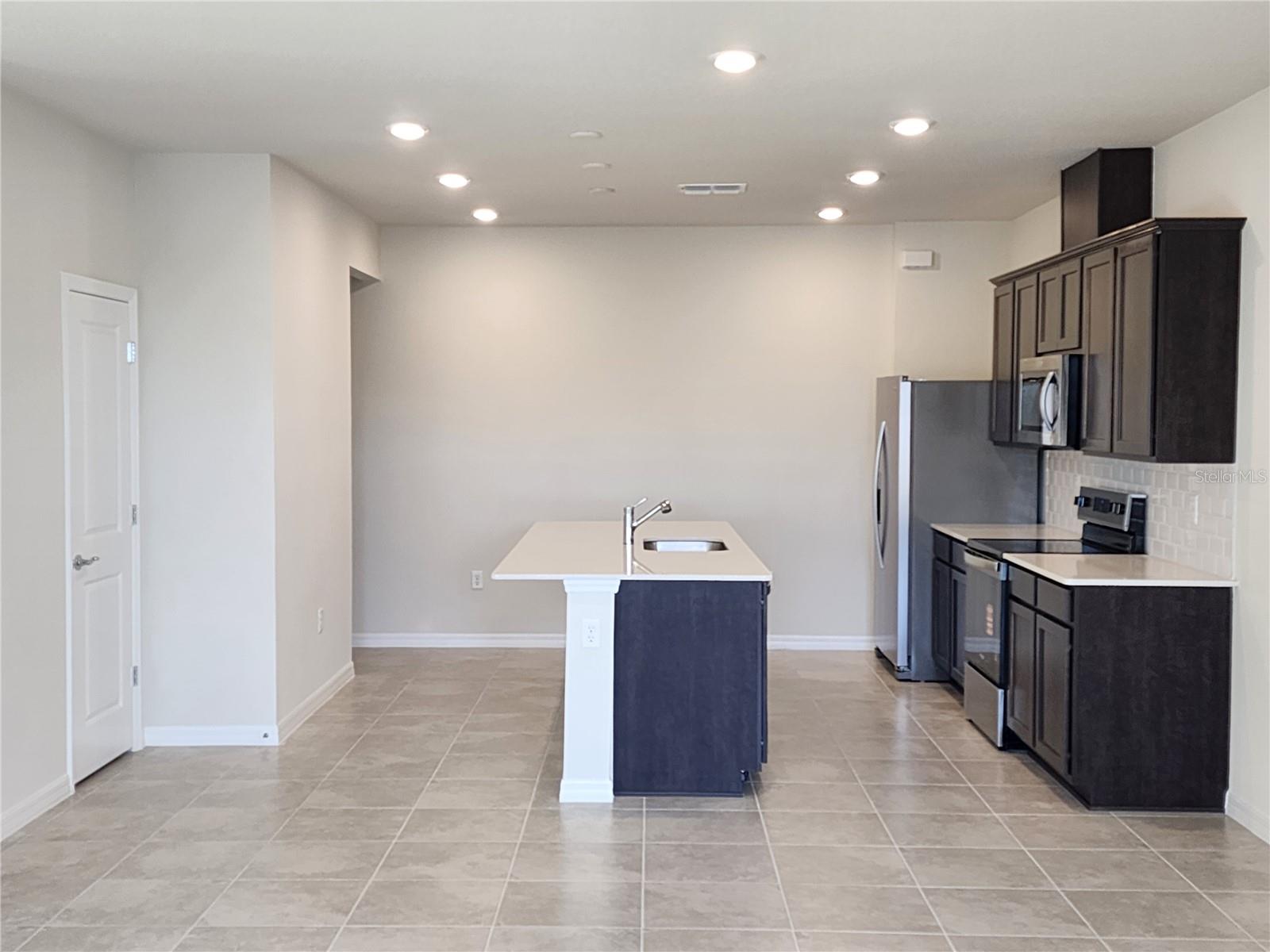 Image 9 of 24 For 16258 Merry Alley