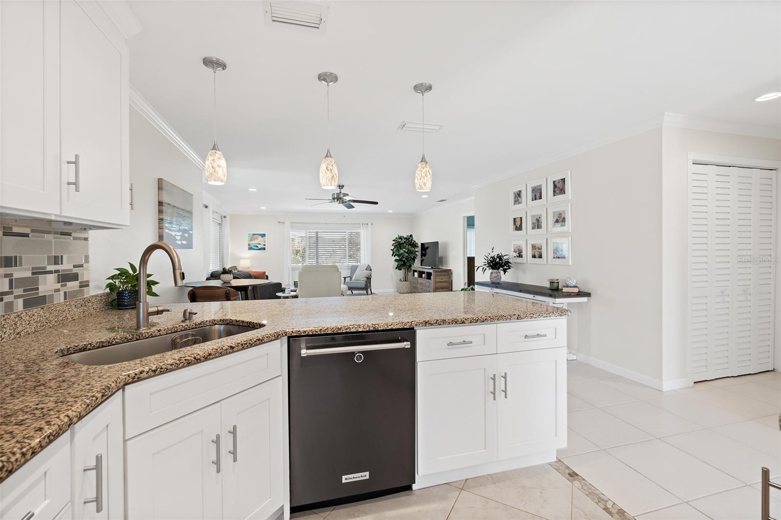 Image 6 of 43 For 118 Skyline Circle