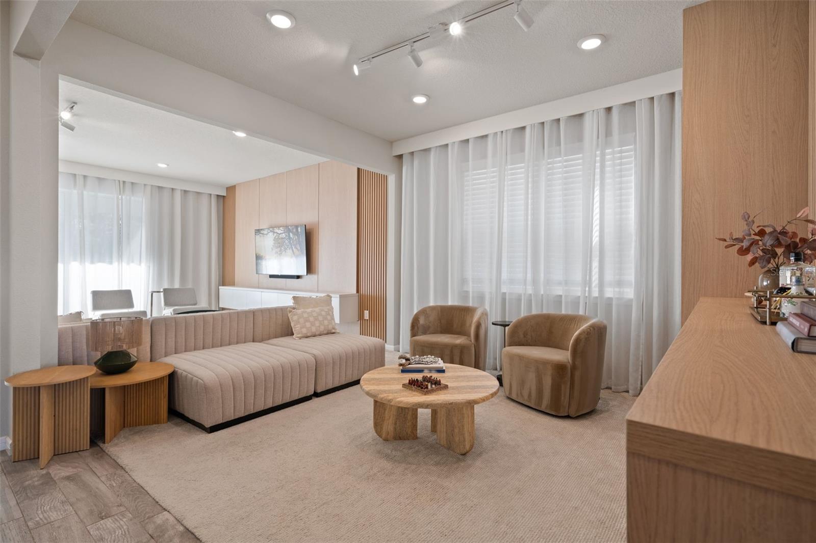 Image 12 of 51 For 2469 Southlawn Lane