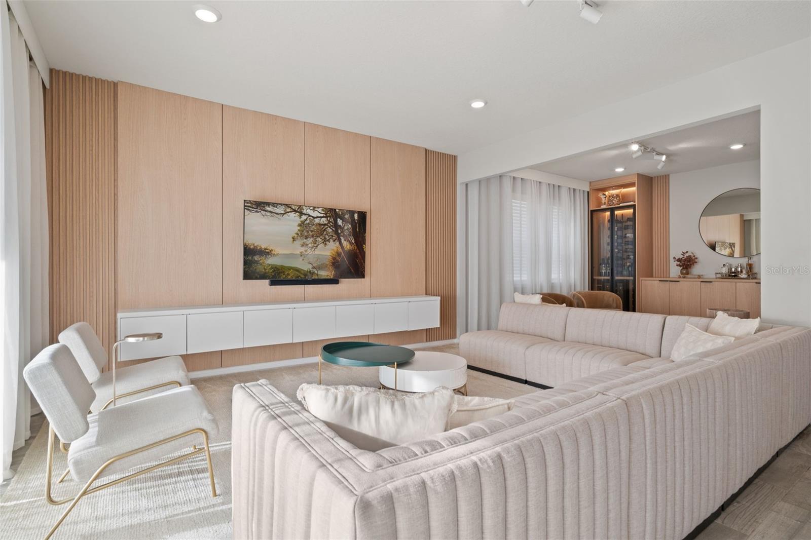 Image 13 of 51 For 2469 Southlawn Lane