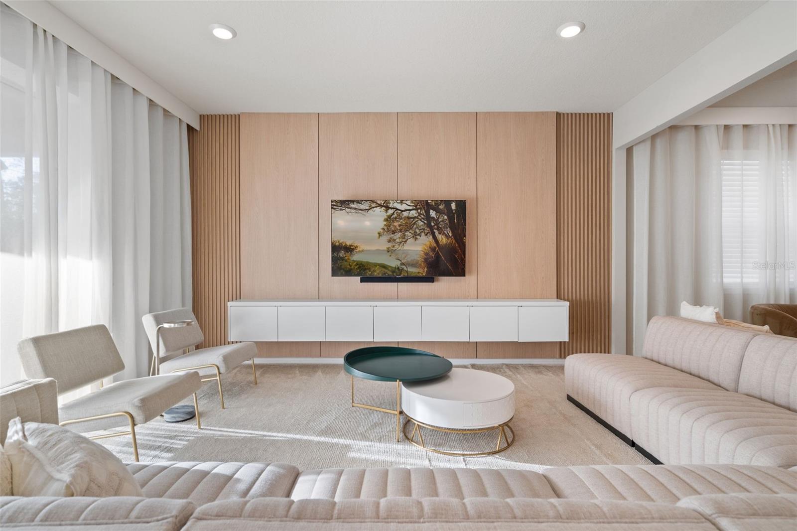 Image 14 of 51 For 2469 Southlawn Lane