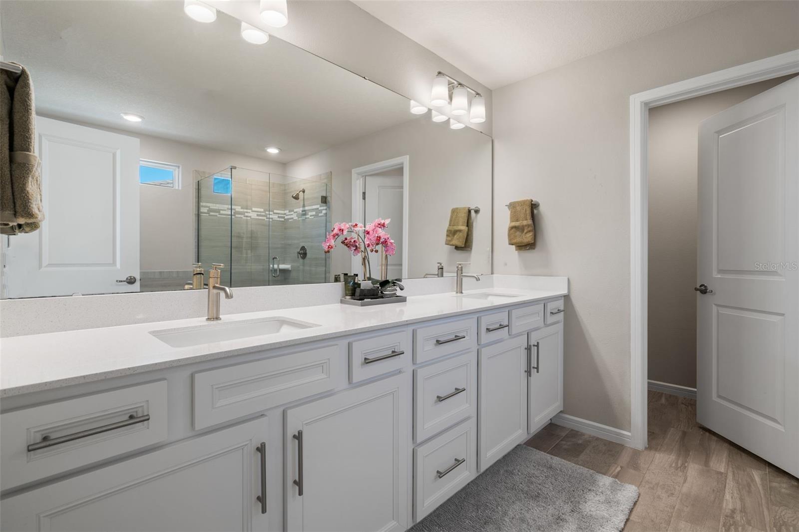 Image 40 of 51 For 2469 Southlawn Lane