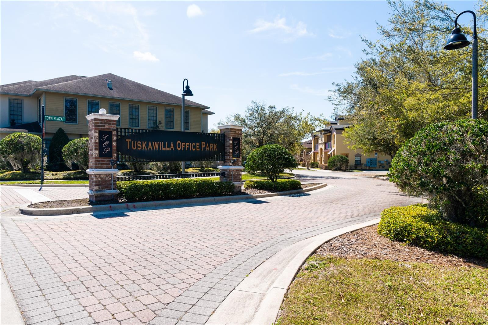 Image 5 of 12 For 1100 Town Plaza Court 2010-f