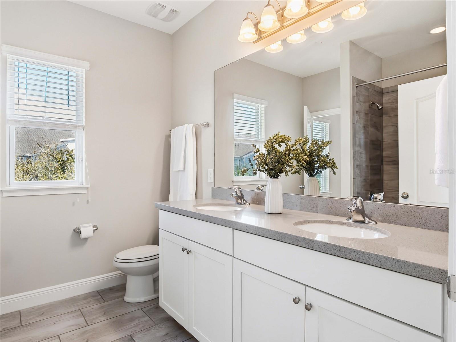 Image 16 of 31 For 13519 Heaney Avenue