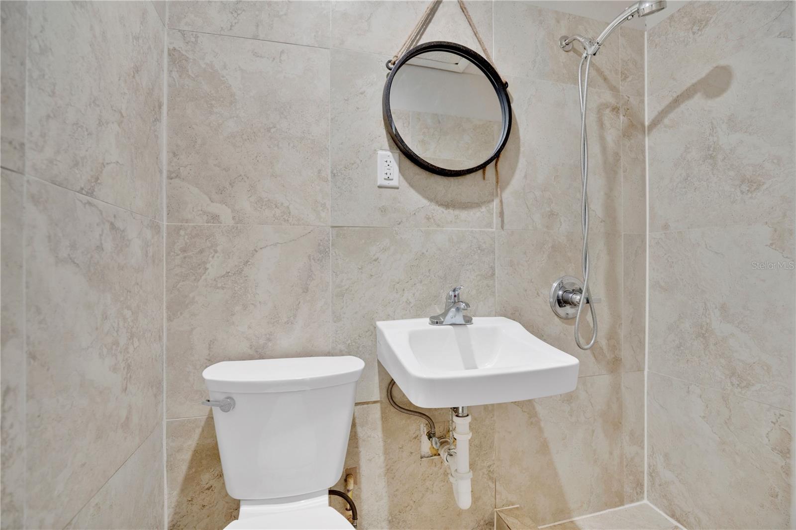 Image 14 of 34 For 682 Ascot Circle