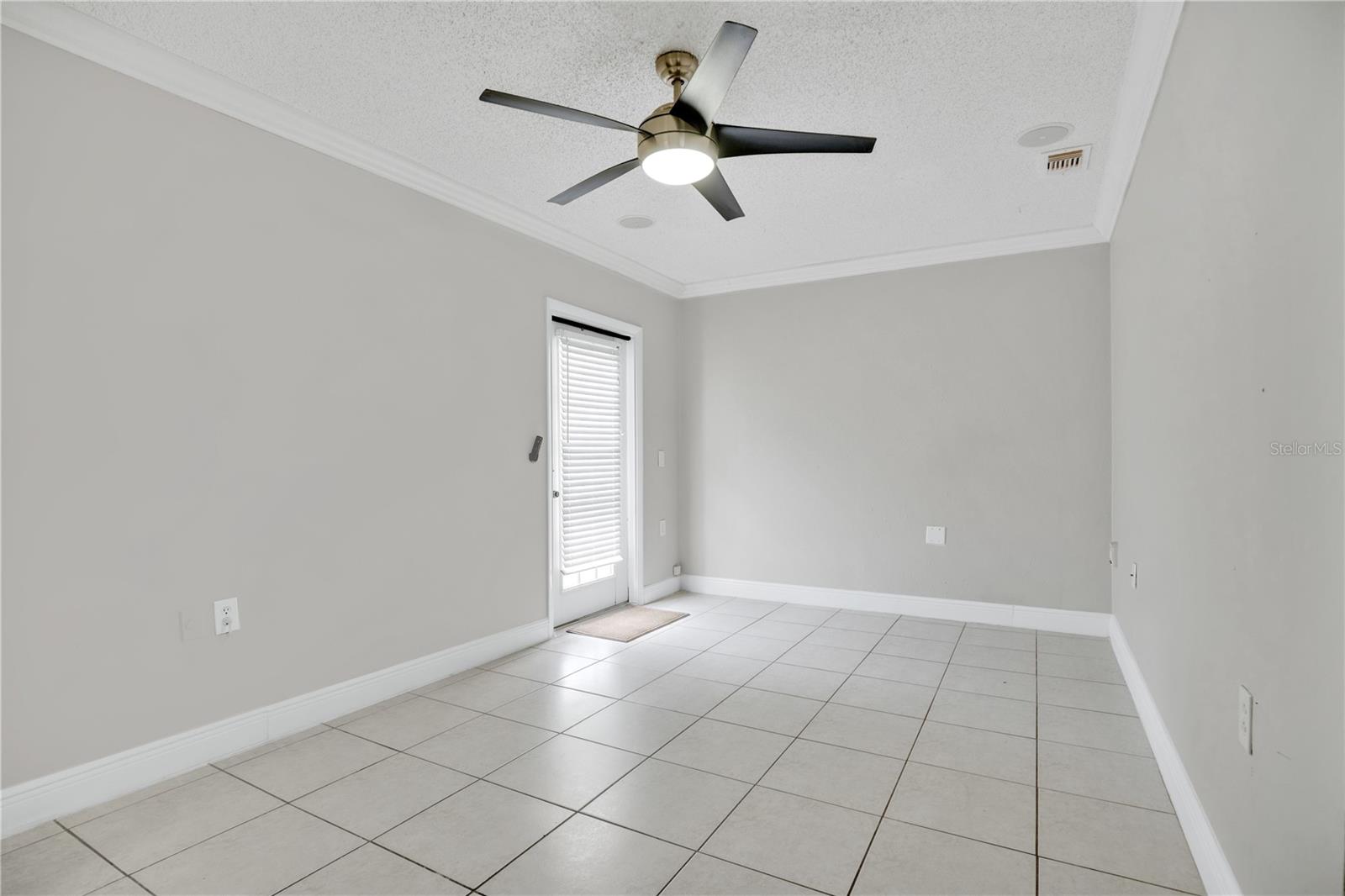 Image 15 of 34 For 682 Ascot Circle