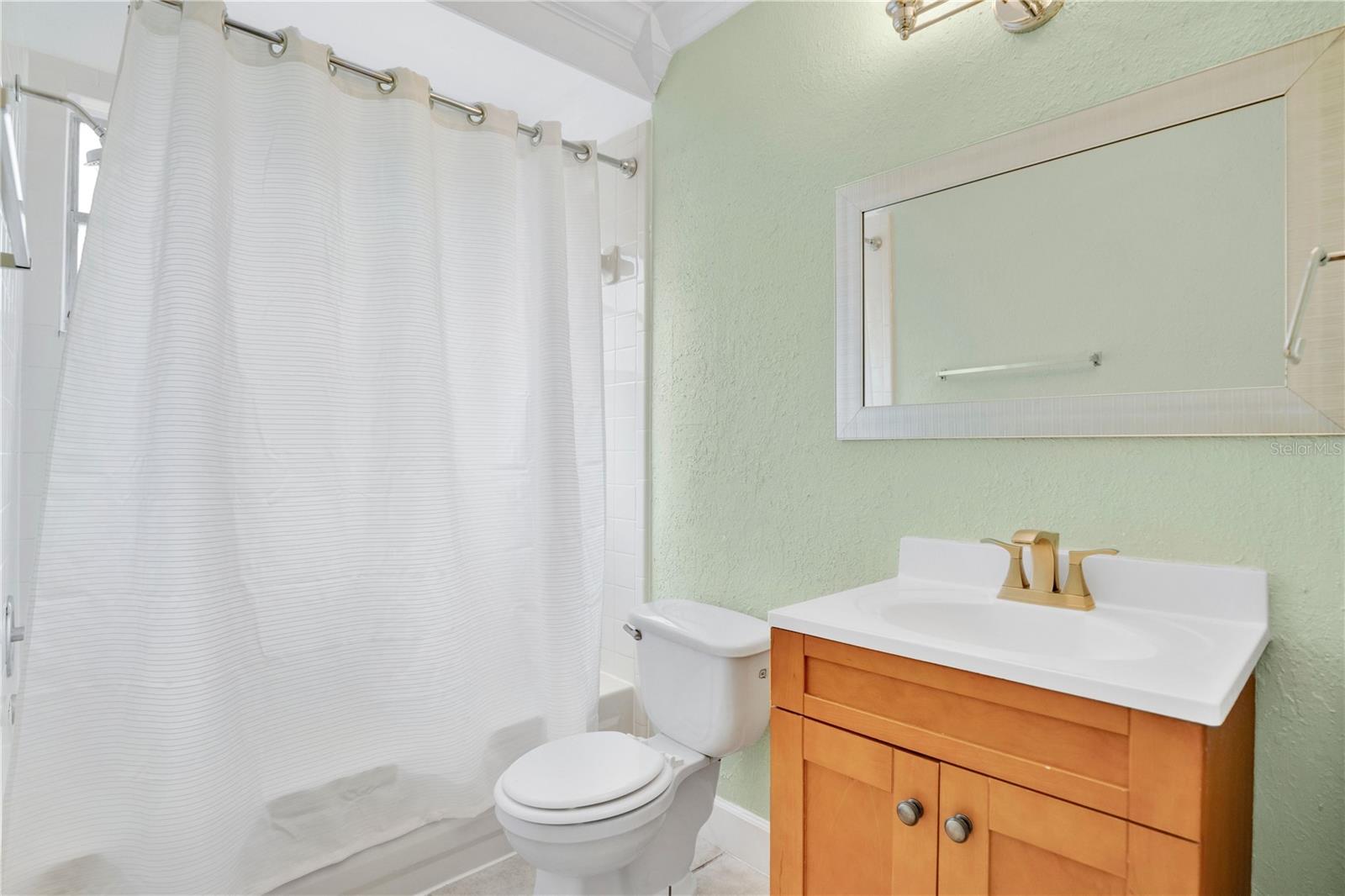 Image 20 of 34 For 682 Ascot Circle