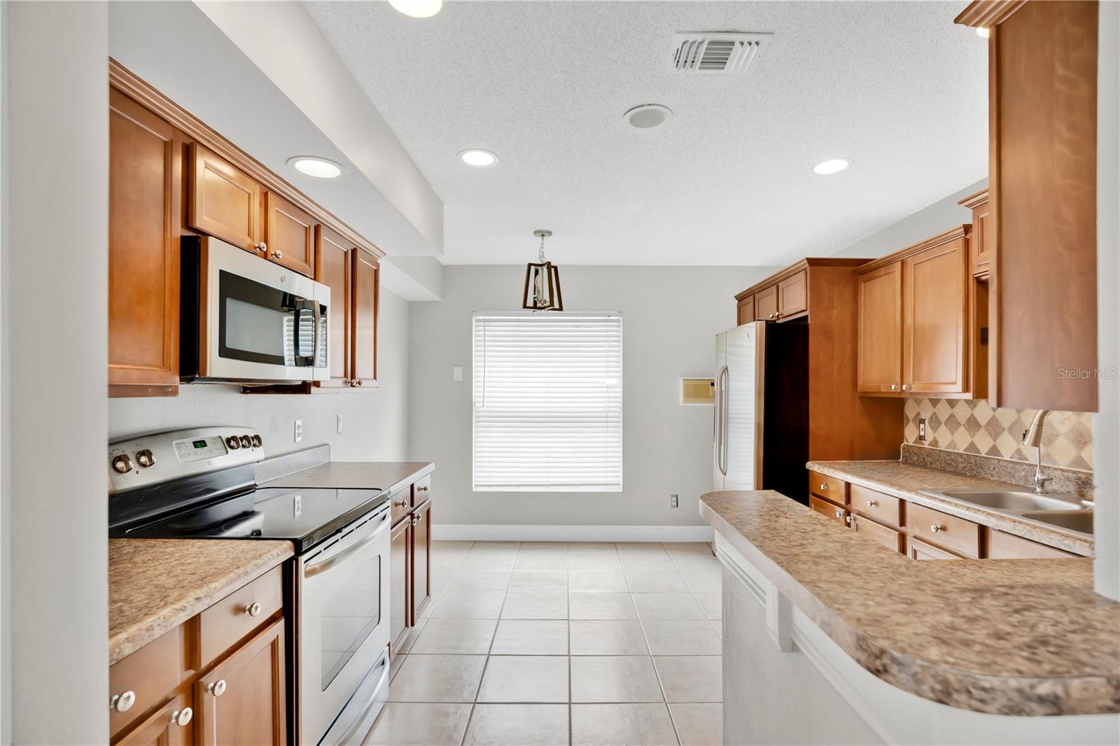 Image 6 of 34 For 682 Ascot Circle