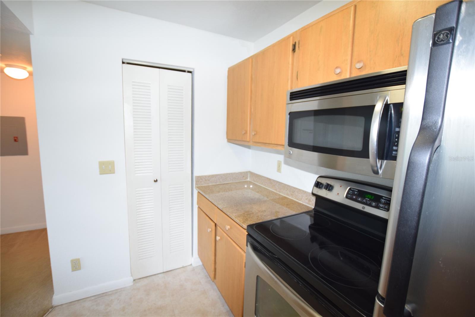 Image 14 of 26 For 11594 Westwood Boulevard 1624