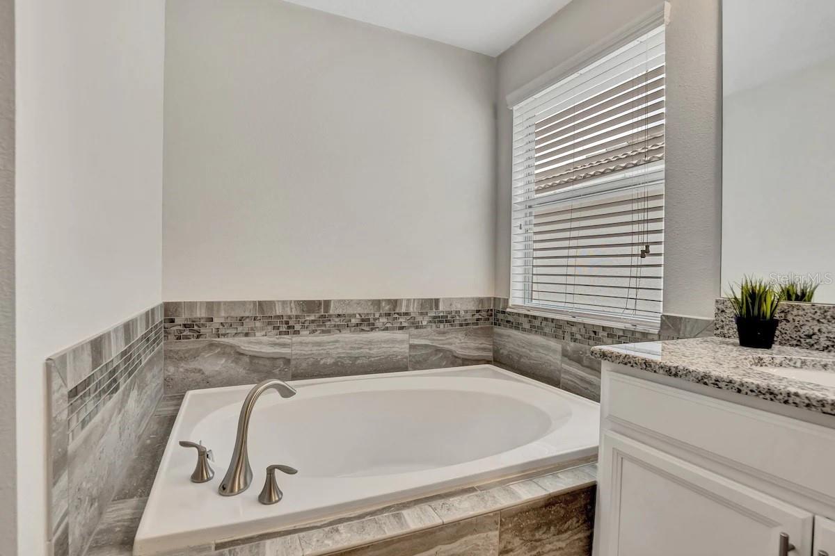 Image 22 of 42 For 4769 Kings Castle Circle