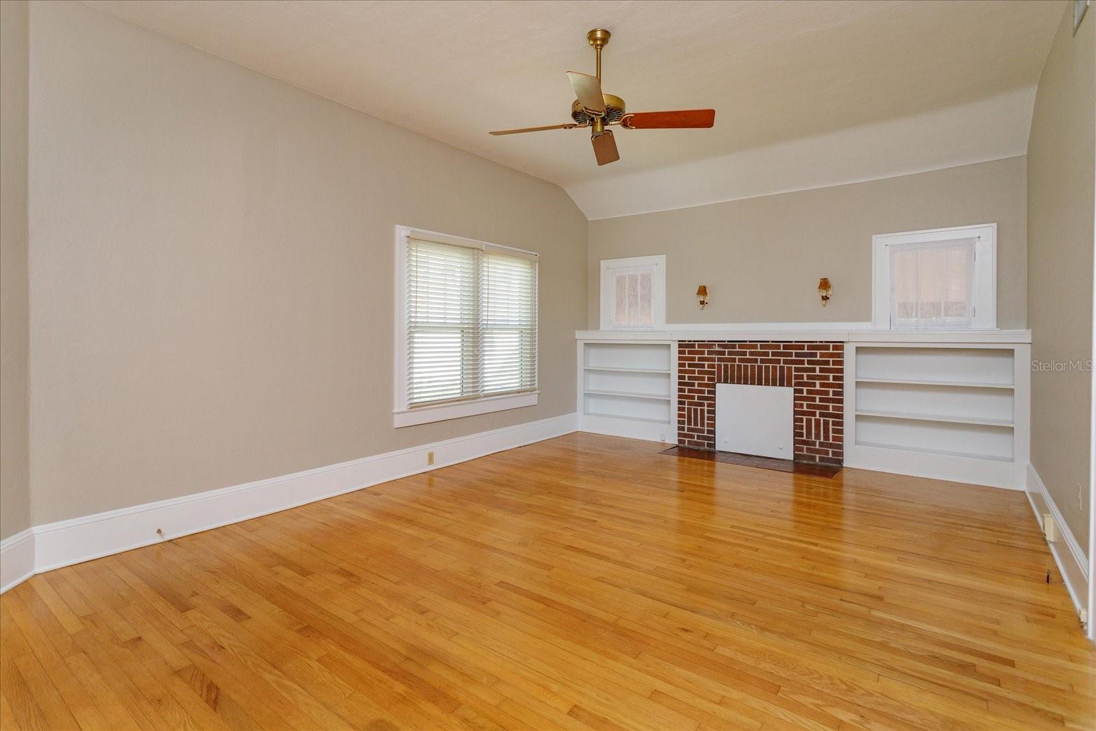 Image 7 of 25 For 310 Concord Drive