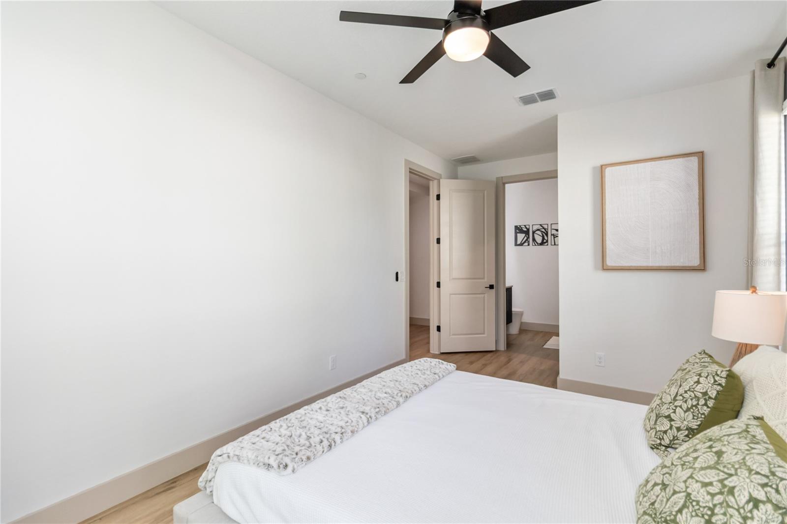 Image 22 of 51 For 12717 Hershko Alley