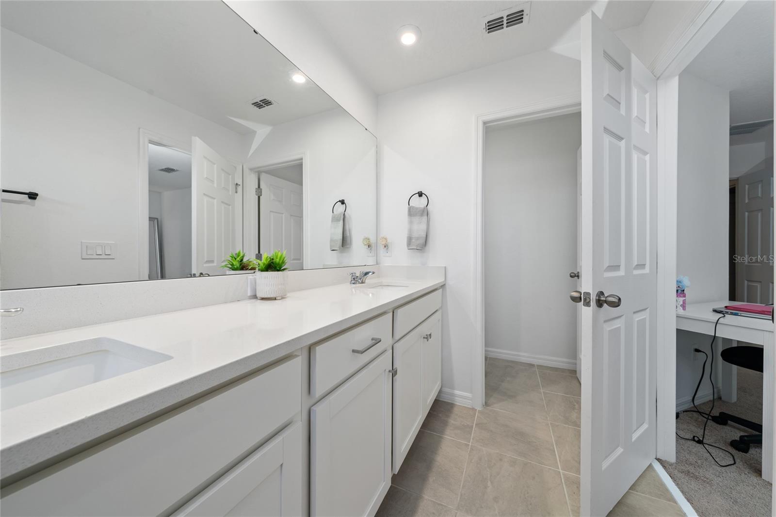 Image 23 of 41 For 16425 Prairie School Drive