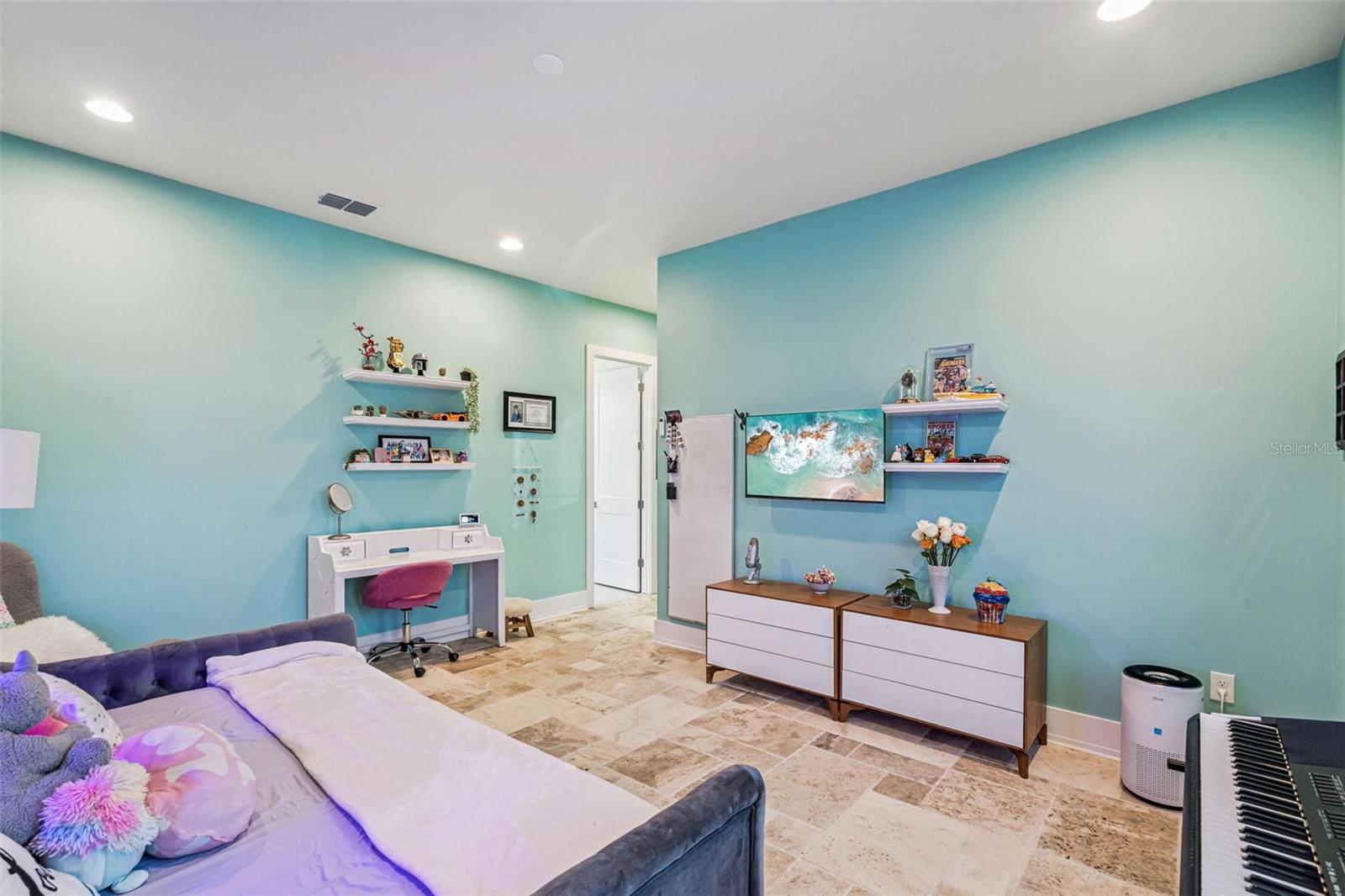 Image 20 of 43 For 15136 Pendio Drive