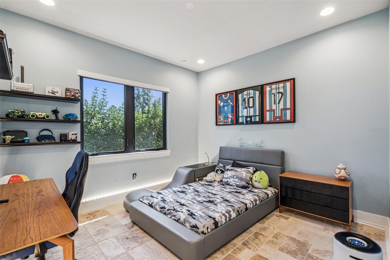 Image 22 of 43 For 15136 Pendio Drive