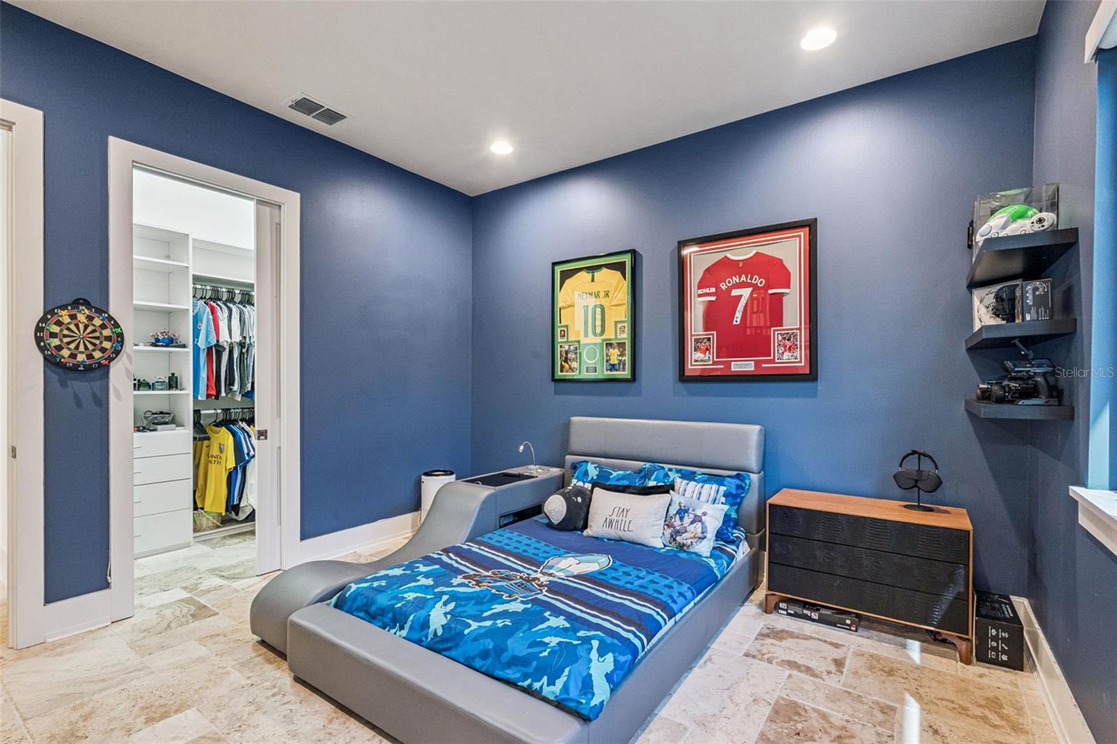 Image 24 of 43 For 15136 Pendio Drive