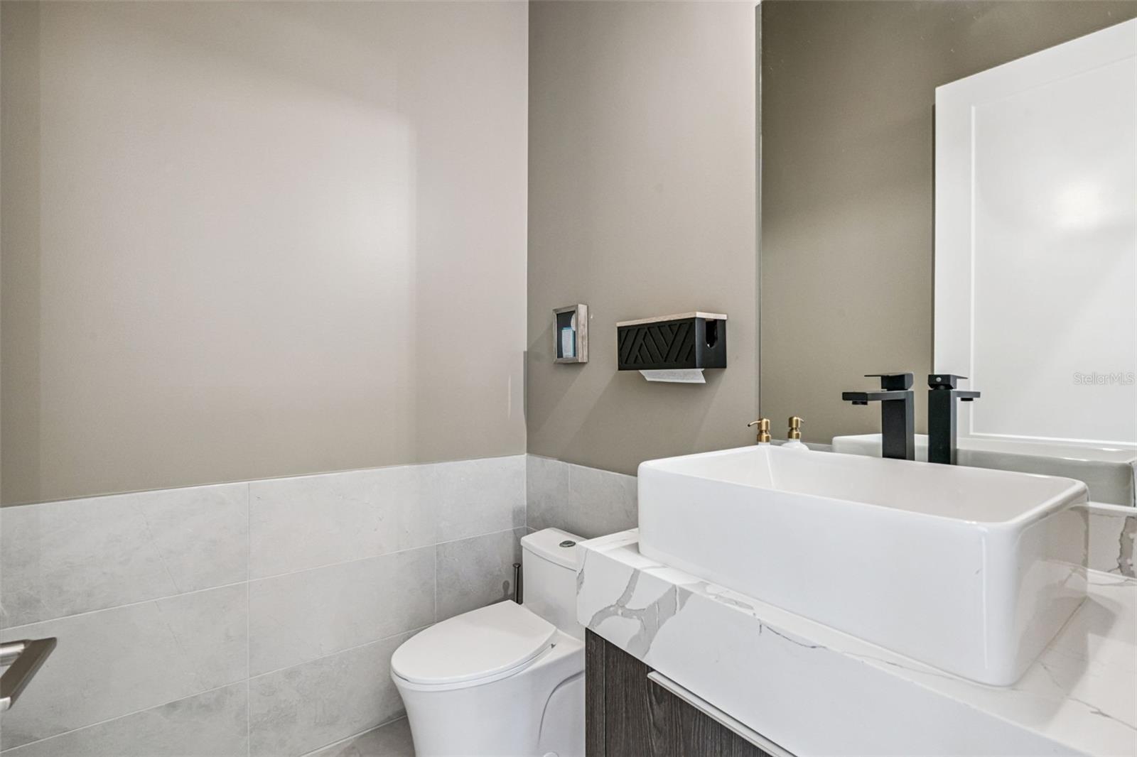 Image 29 of 43 For 15136 Pendio Drive