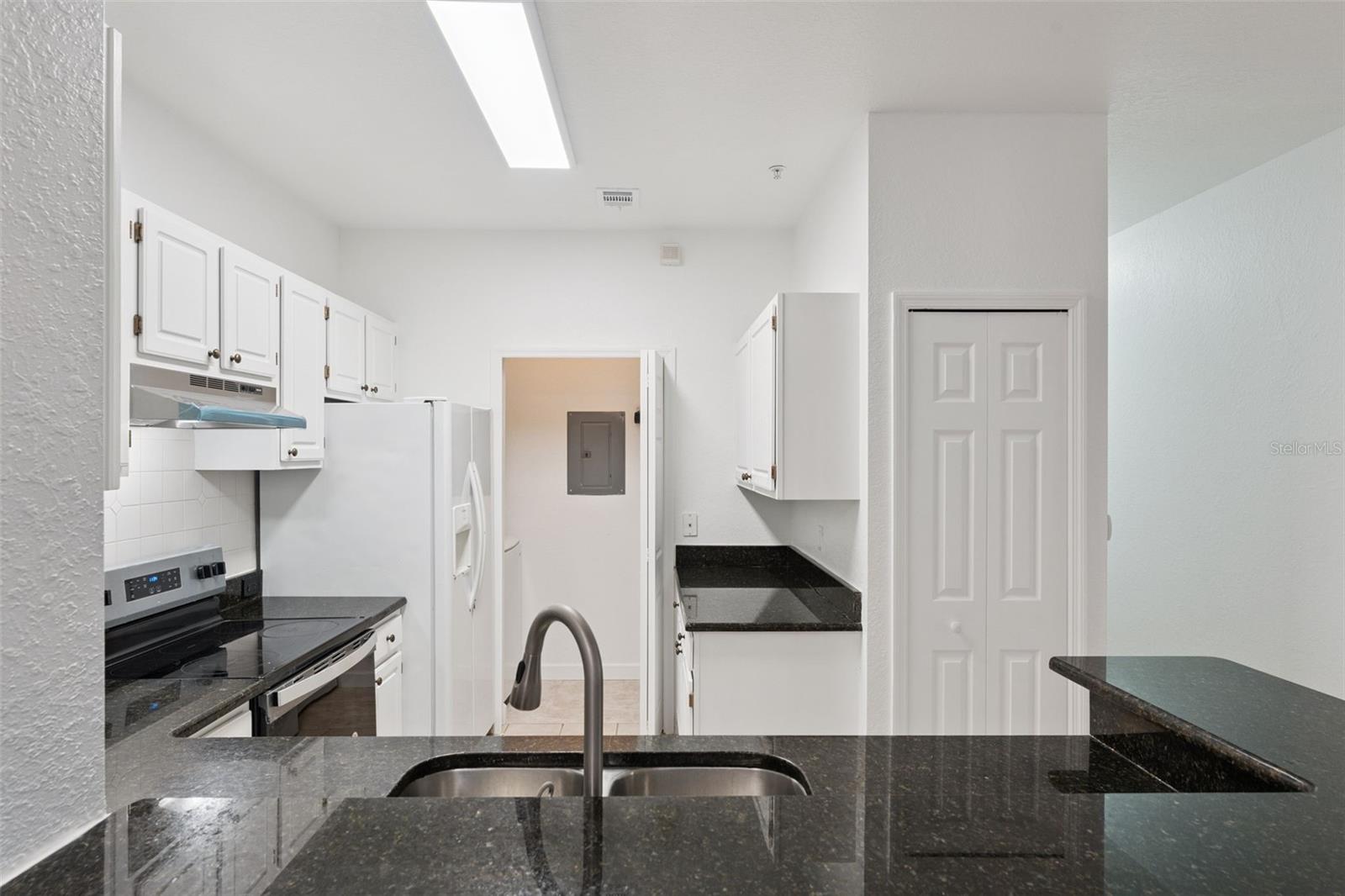 Image 2 of 39 For 2549 Maitland Crossing Way 106