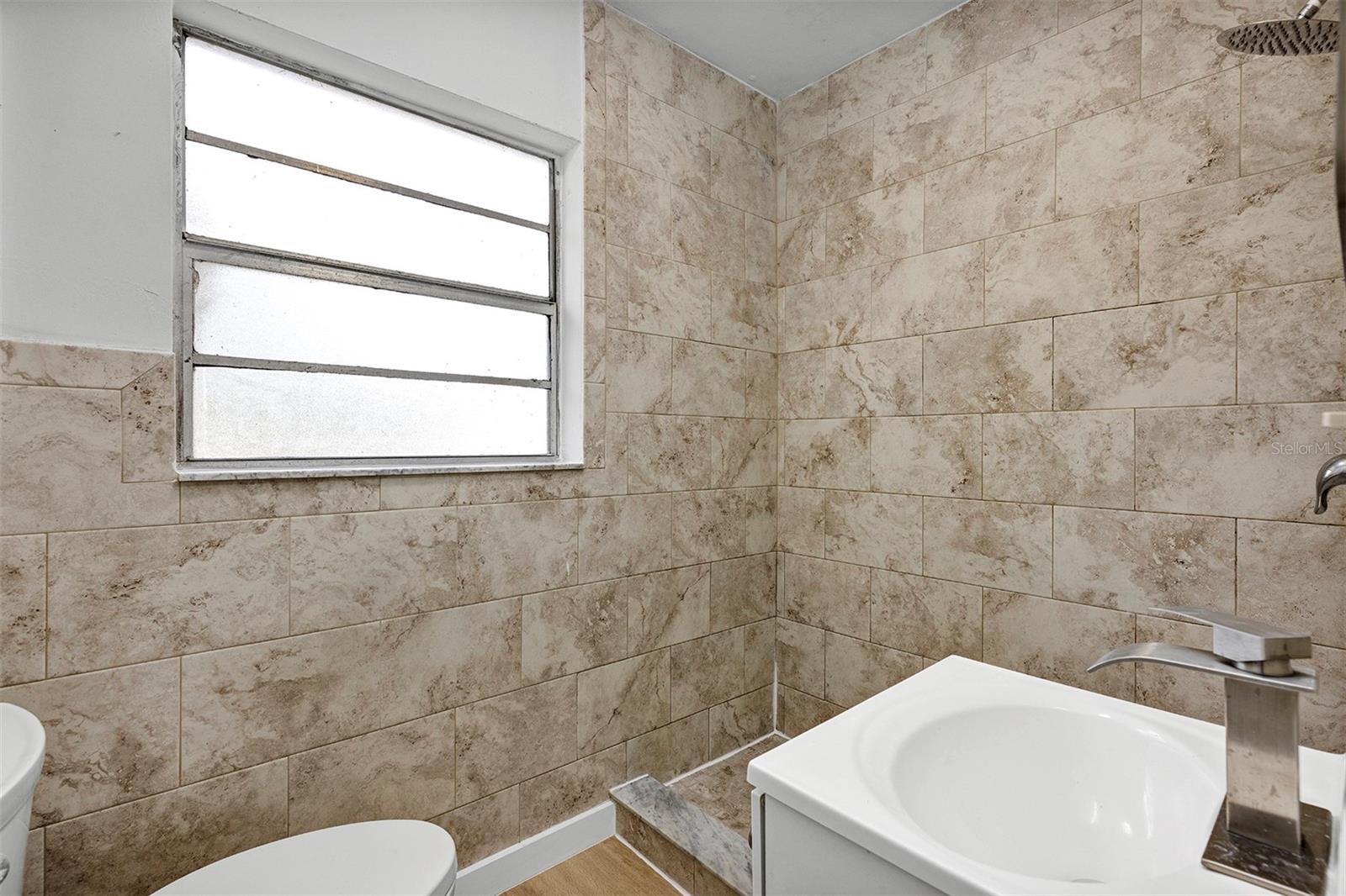 Image 12 of 29 For 1052 Peter Road