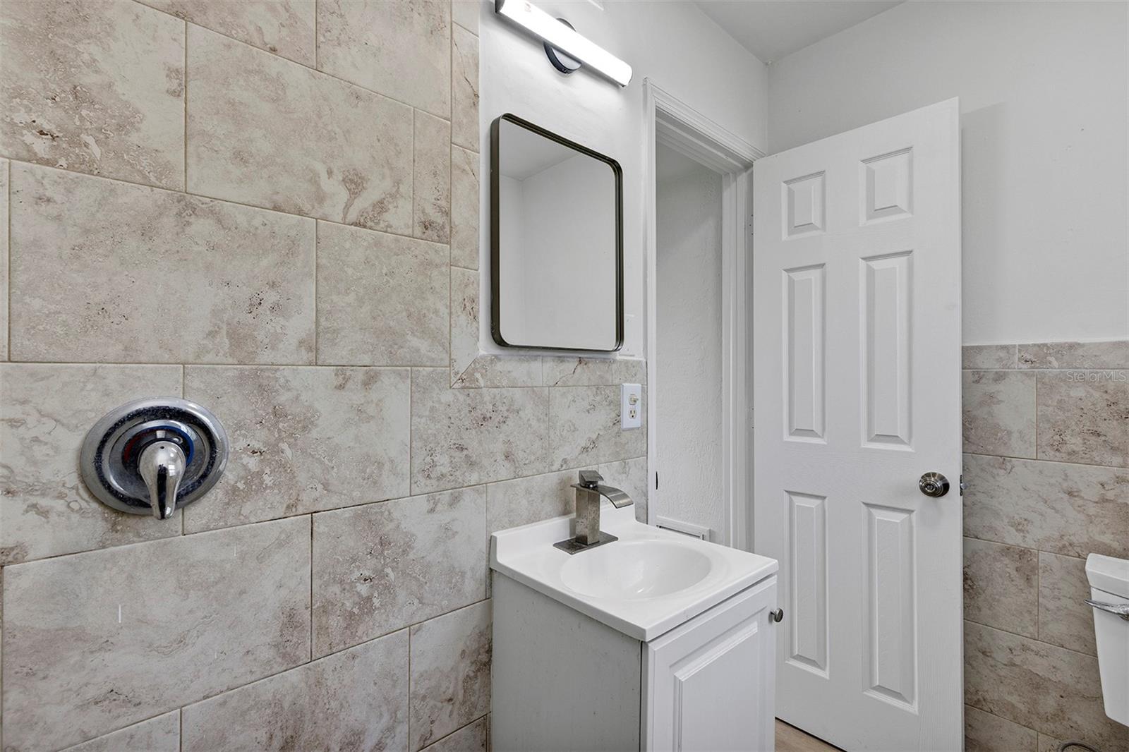 Image 13 of 29 For 1052 Peter Road