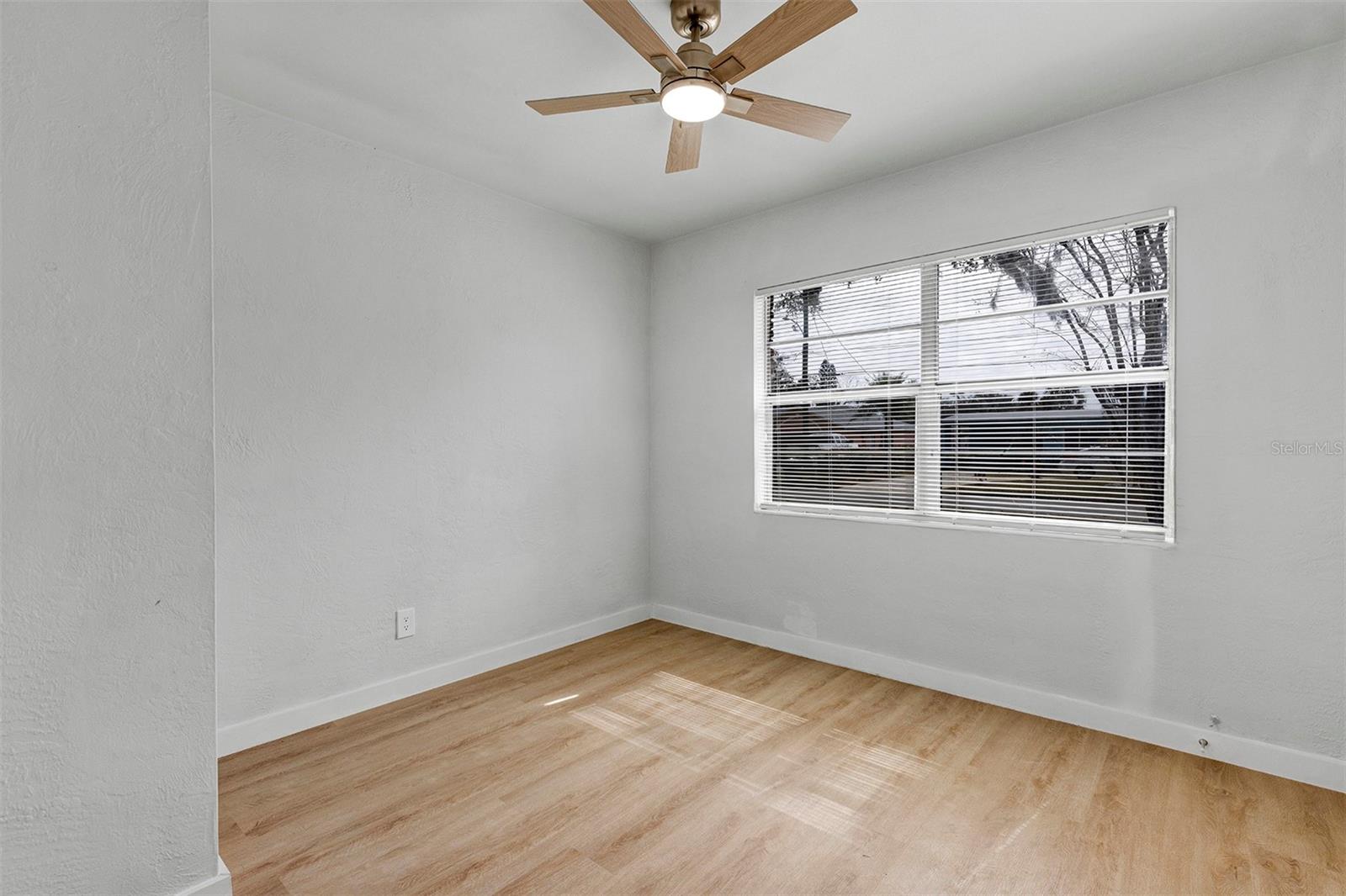 Image 14 of 29 For 1052 Peter Road