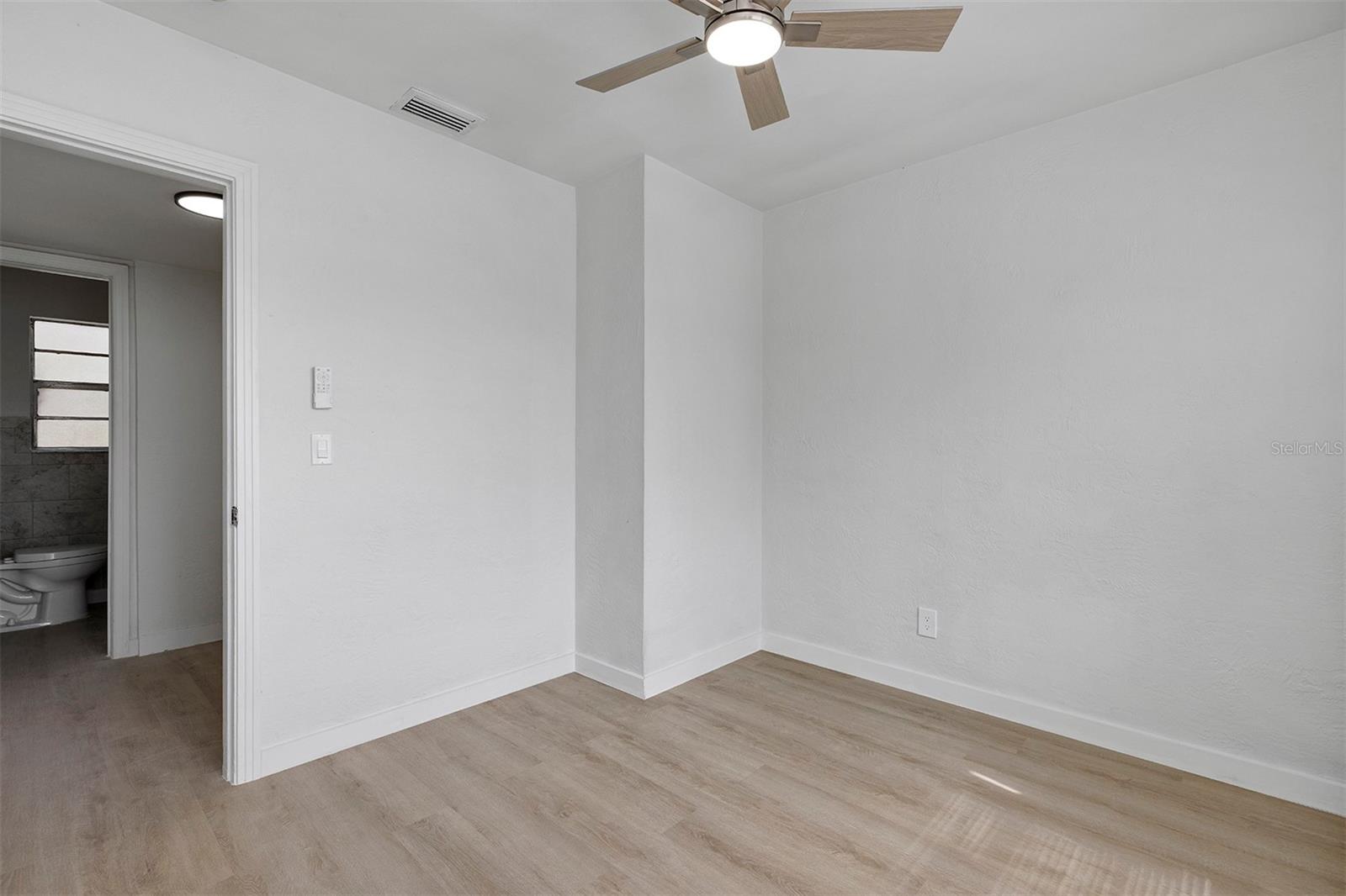 Image 15 of 29 For 1052 Peter Road