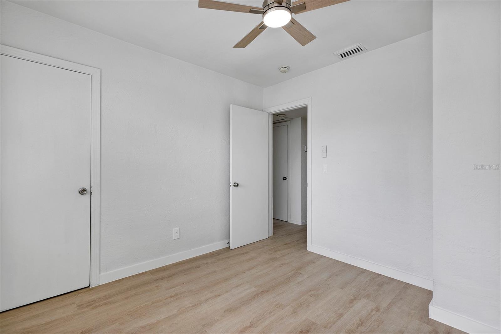 Image 16 of 29 For 1052 Peter Road